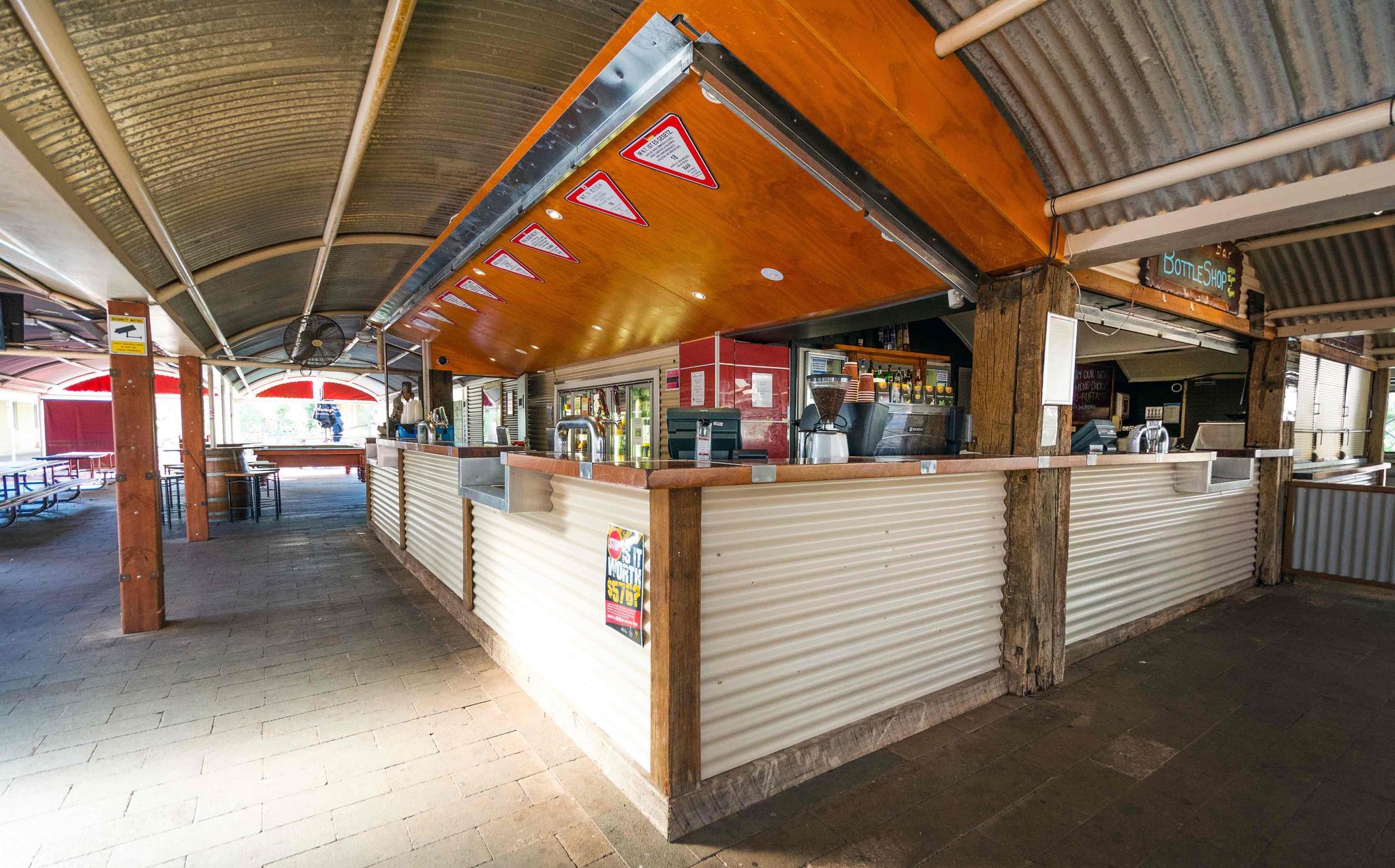 outback pioneer hotel ayers rock