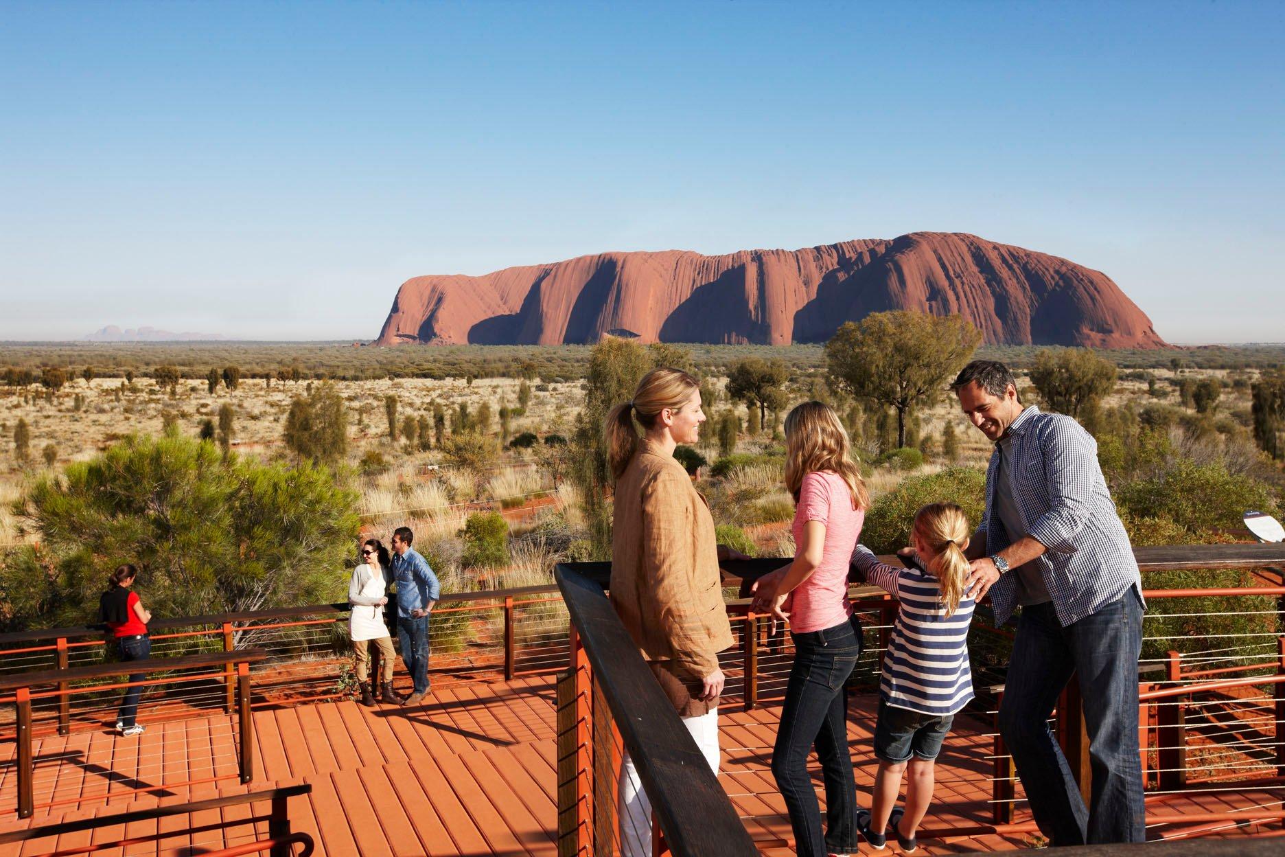Family looking at the Uluru