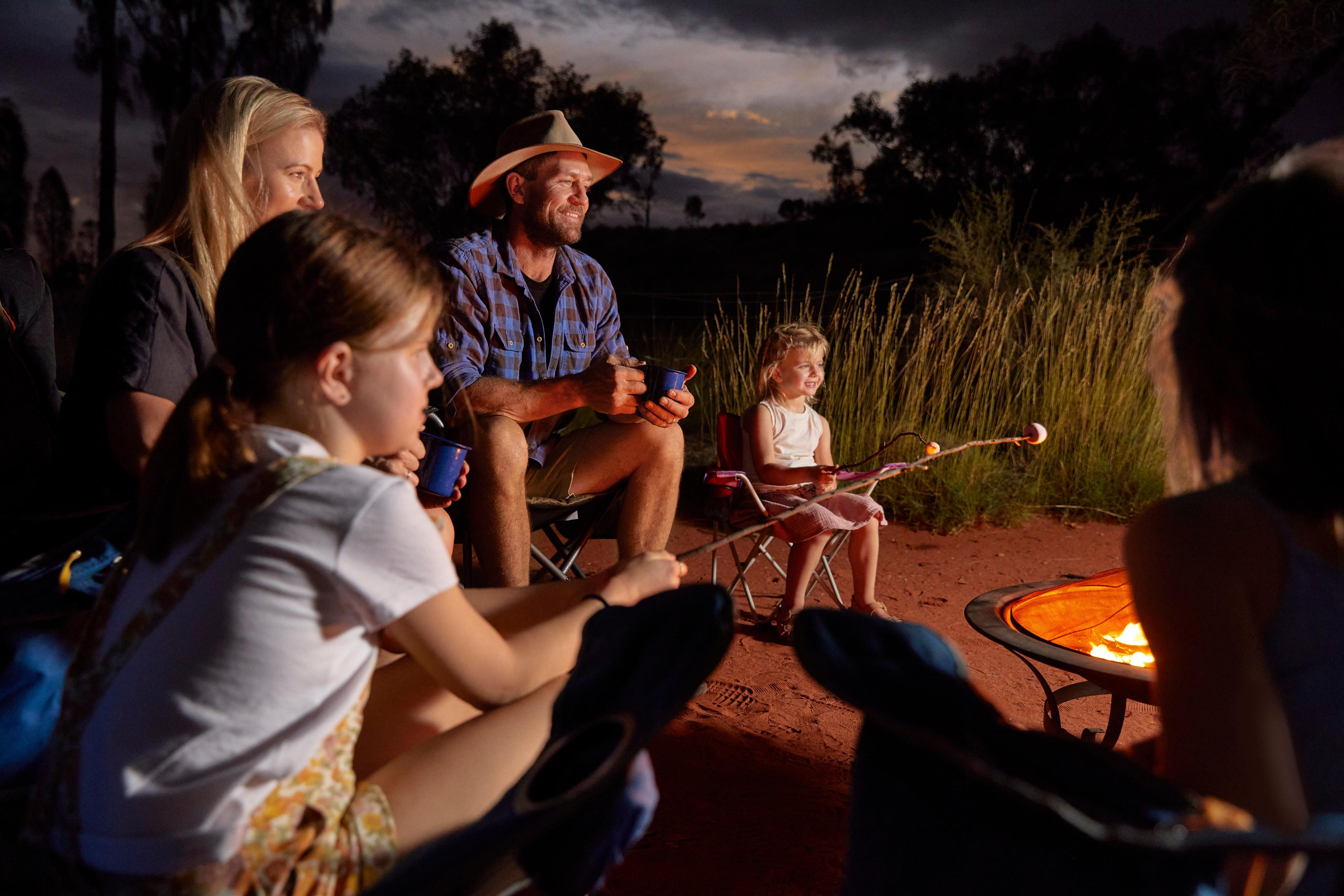Ayers_Rock_Campground_Family