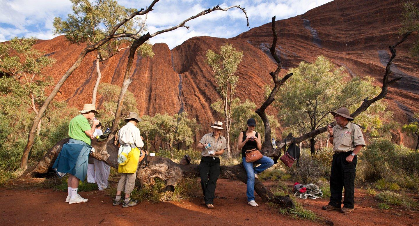 Visitors on the Uluru Trek