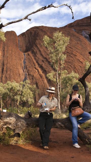 Visitors on the Uluru Trek