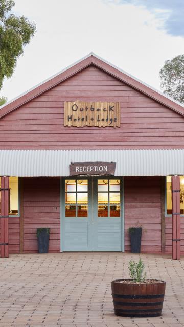 Outback Hotel & Lodge