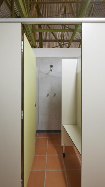 Outback Hotel & Lodge - Shared Bathroom