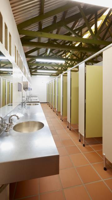 Outback Hotel & Lodge - Shared Bathroom