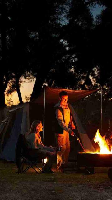 A group of friends around a campfire | Uluru Australia | Uluru Rockies | Mossmangor Indigenous Tourism